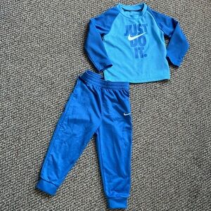Nike Toddler boy thermal tee and jogger set